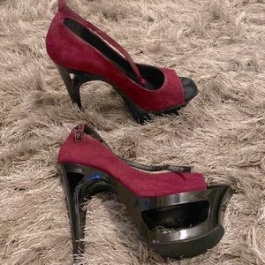 Jessica Simpson platform shoe; Burgundy color; Used